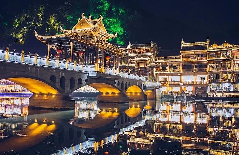 TRUNG QUỐC 5N4Đ – PHƯỢNG HOÀNG CỔ TRẤN • TRƯƠNG GIA GIỚI