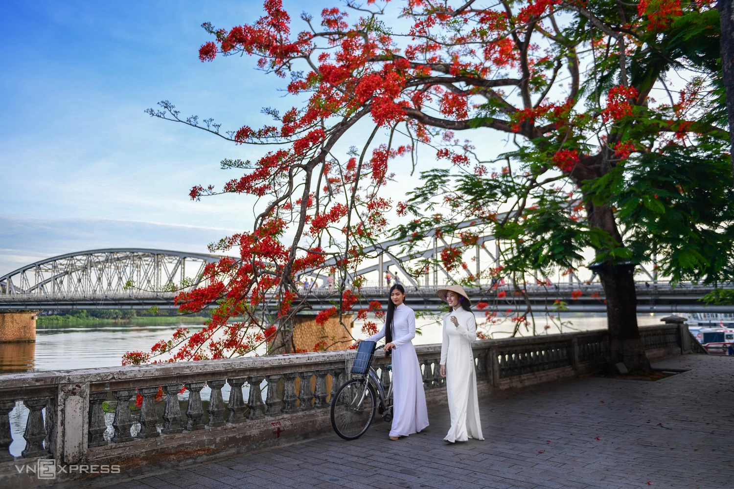 Huế 1 Ngày – Đại Nội – Chùa Thiên Mụ – Lăng Khải Định