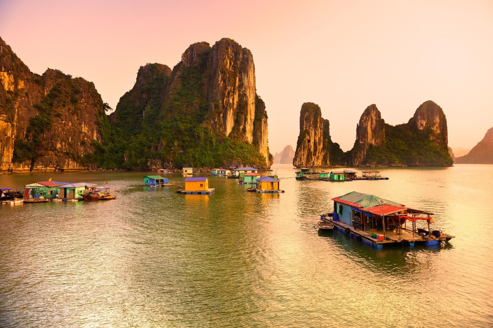 Hạ Long 2 Ngày 1 Đêm – Ngủ Đêm Du Thuyền, Kayak & Câu Mực