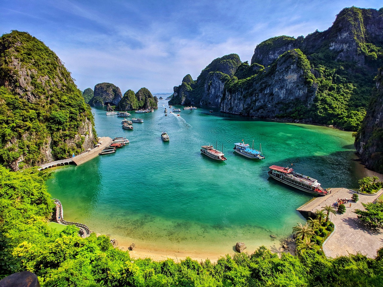 Lan Hạ 2 Ngày 1 Đêm – Hang Sáng Tối & Bãi Ba Trái Đào