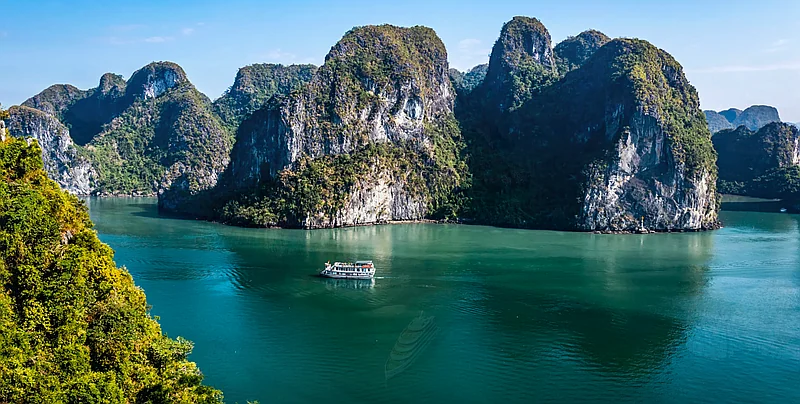 Lan Hạ 2 Ngày 1 Đêm – Hang Sáng Tối & Bãi Ba Trái Đào