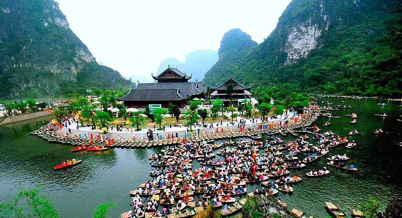Ninh Bình 2 Ngày 1 Đêm – Hoa Lư – Tam Cốc – Bái Đính – Tràng An