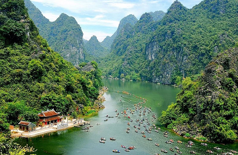 Ninh Bình 2 Ngày 1 Đêm – Hoa Lư – Tam Cốc – Bái Đính – Tràng An