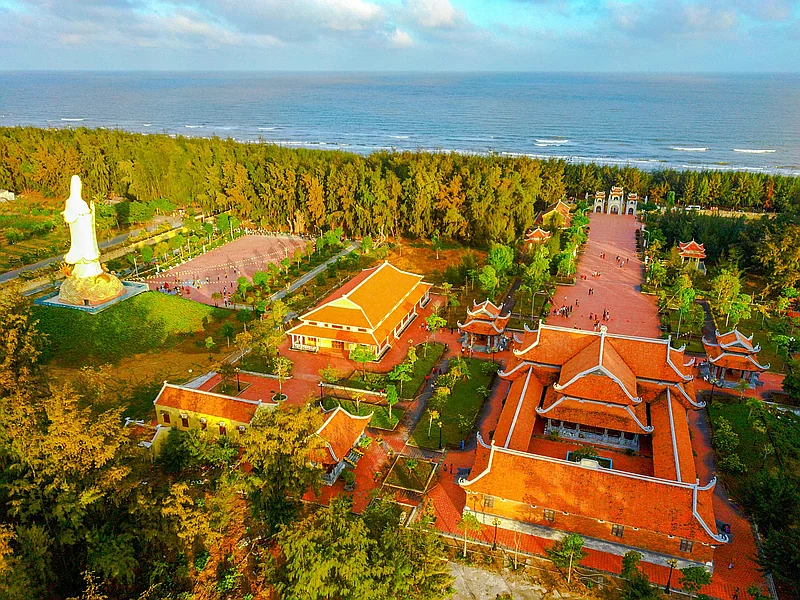 https://cdn.dulich24h.comCẩm nang du lịch Trà Vinh 2025 – Khám phá văn hóa Khmer, ao Bà Om và biển Ba Động