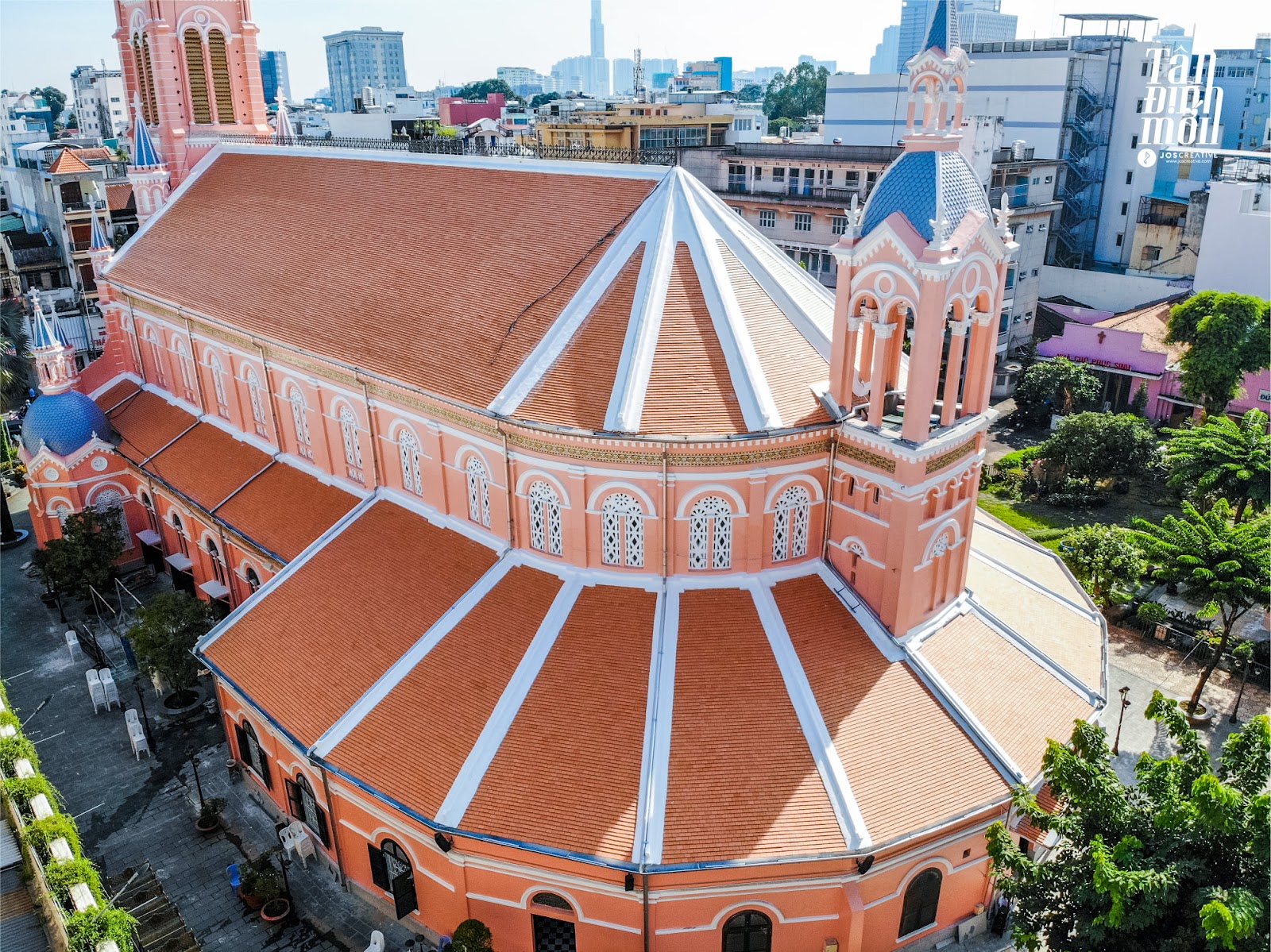 https://cdn.dulich24h.comNHÀ THỜ TÂN ĐỊNH – “NHÀ THỜ HỒNG” NỔI BẬT GIỮA SÀI GÒN