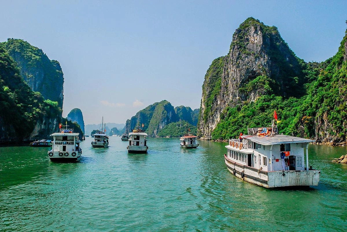 Lan Hạ 2 Ngày 1 Đêm – Hang Sáng Tối & Bãi Ba Trái Đào