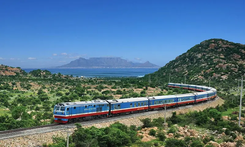 Du lịch bằng tàu đêm – Trải nghiệm & kinh nghiệm hữu ích 2025