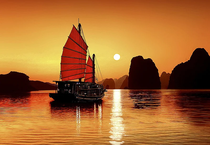 Hạ Long 1 Ngày – Sửng Sốt – Titop – Hang Luồn