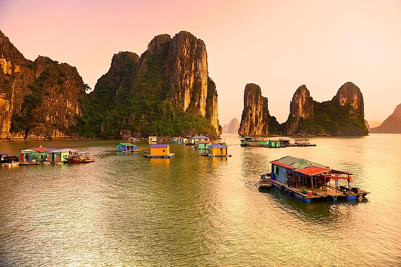 Lan Hạ 2 Ngày 1 Đêm – Hang Sáng Tối & Bãi Ba Trái Đào