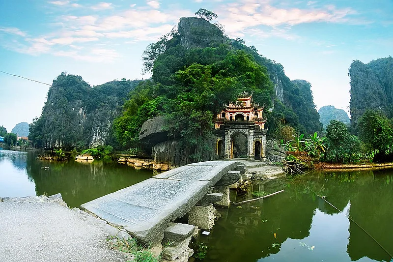 Ninh Bình 2 Ngày 1 Đêm – Tràng An – Bái Đính – Tam Cốc – Hang Múa