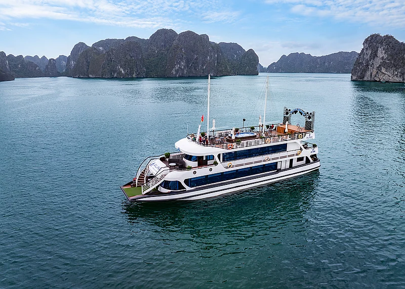 Hạ Long 2 Ngày 1 Đêm – Ngủ Đêm Du Thuyền, Kayak & Câu Mực
